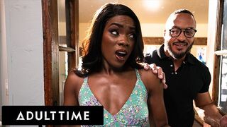 Unatkozó házaspár Ana Foxxx párnán dug és megdugja szerető férje!