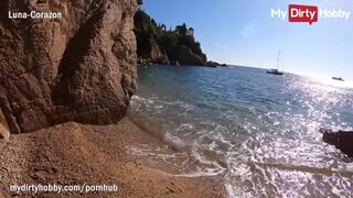 Luna Corazon tüzes cidázása a strandon, majdnem elkapták