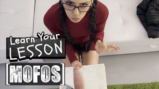 Andreina Deluxe vizsgára tanul, jordi inkább a ciccseit és valagát tanulmányozza