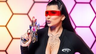 Romi Rain megdugja az idegen fajtát az emberiség védelméért!