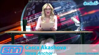 Casca Akashova híradós milf lenyűgözően masturbál élőben