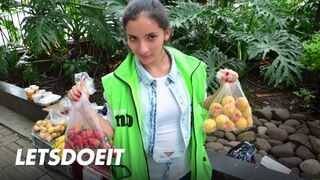 Latin Amerikai milf mary gomez arcára spriccel a forró bujálkodás után