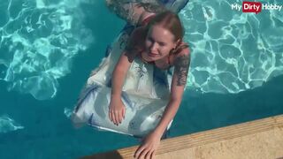 Emma wolf a tüzes csajszika aki a medencében dug vadul