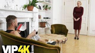 Világos Szőke idősödő orosz szépség csábítja a tini lurkót harisnyában