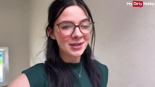 Roxi black fiatal szopásleckéje német amatőr stílusban