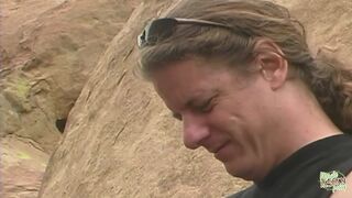 Kint a szabadban a vad ázsiai bige fehér hímtagot szívat magára