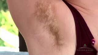 Apricot Pitts forró éjszakája szőrös puncijával