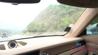 Strandrandi Nicole Luva tinédzser csajjal és forró autós cidázás pov