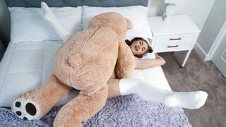 Szarvas nevelő nővér gyakorolja a szexuális készségeit szívesen együttműködő nevelő testvérén