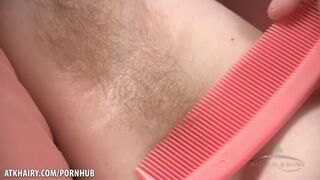 Szőrös fiatal muff cyan combs szőrös kalandjai