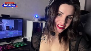 Forró orosz peckezés kolosszális mellekkel és műfaszos ánuszban