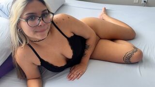 Dühös fiatal mostohatestvérek indítanak családi pénzkereső bizniszt Kaia Martinnal