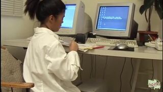 Ázsiai tinédzser lányok hatalmas faszos szopós dugásai