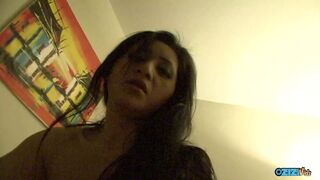 A kufircolás előtt az arcába spriccelő kolosszális tőgyes afró amerikai fiatalasszony punciját kaszabolja a kukac