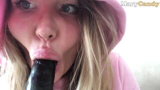 Mary candy április elseji álma: hatalmas fekete farkas vágya, de csak ez járja