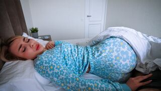 A lotyó mostohaanyám a legjobb módon ébreszt fel engem!