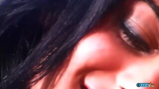 Doggy hajón taszítja a világos szőke pici tőgyes milf-et a perem szélére