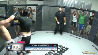 A verekedés győztese megdugja Kelly Divine méretes popsiját