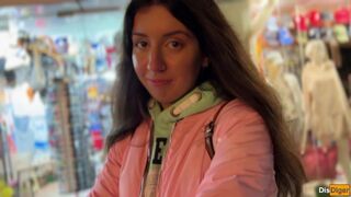 Utcán csábított csaj kész befizetni egy vad dugásért