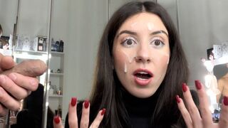 Tinédzser szajban élvezés és utcán ondó séta prém szőrös kabátban