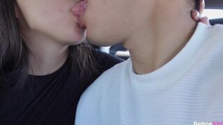 Autóban hancúr egy csábító csajjal, a popsikája egyszerűen lenyűgöző!