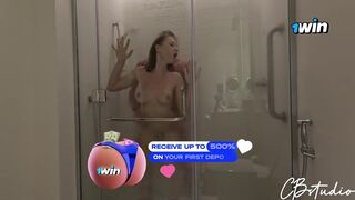 Nevelő apucikám mindig belép a fürdőbe, mikor zuhanyzom