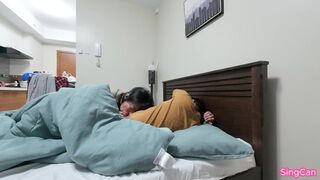 Ázsiai milfet ébreszt és megbassza a hapekja a takaró alatt 2024!