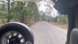 Adrenalinlöket után vad leszbi hancúr a szabadban