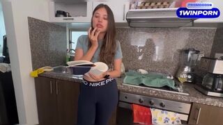 Csinos világos szőke szomszédom masturbálós videót kér tőle a szeretője számára