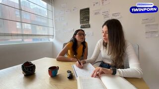 A lezbi tanárnéni szomszédom segít megoldani a otthoni feladatot