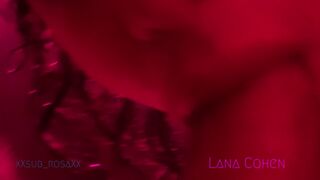 Lana cohen a zuhany alatt orálozza és megbassza, arcára spriccelnek