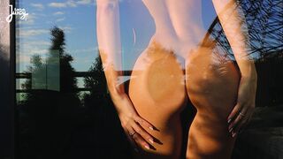 Vadító popsikás világos szőke Larajuicy egész nap a punciját reszeli