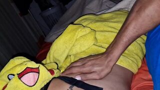 Nevelő faterom az ágyamba jön és telelövi a pinámat