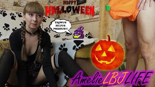 Pici boszorkány megidézi a kolosszális farkat és keményen megbasszák, hogy beleélvezzen a puncijába - halloween 2020