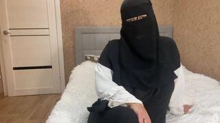 Vadító arab milf kéjsóvár utasításokat ad nevelő fiának