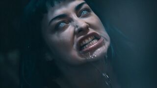 Csábos Kék Hajú Punk Fiatalasszony Átváltozása - Jewelz Blu a Parasited Csatornán Vadul Mag Numb-bal