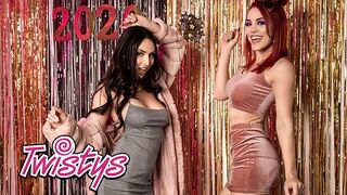 Twistys sztárjai, Jade Baker és Molly Stewart forró vagina nyalással kényeztetik egymást a kádban
