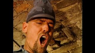 Horst Baron annyi pisit spriccel a börtönös orbitális cickós lányra gigászi farkával