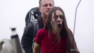 Tini szépség, Arwen Gold forró kalandja kutyapózban a 18 Virgin Porno csatornán