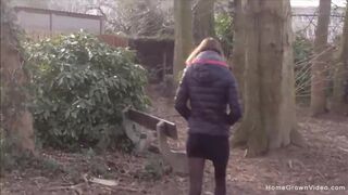 Aranyos csajszika cidázza a barátja farkát a parkban - Homegrown Video exkluzív amatőr videó