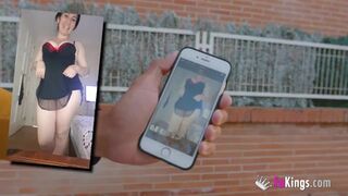 Szomszédjával forgat forró videót egy rászoruló mami a FaKings csatornánál amatőr szenvedéllyel